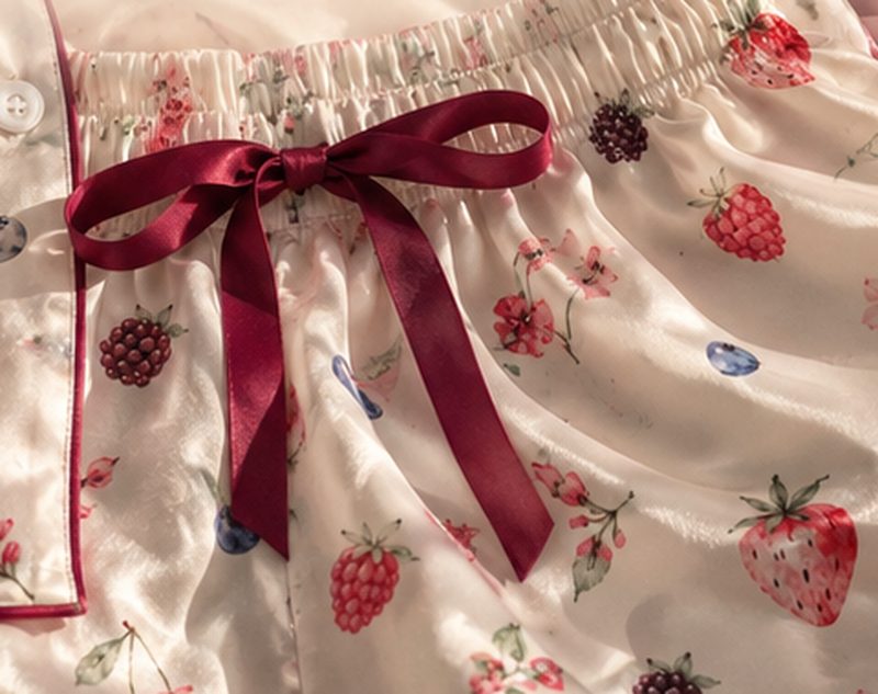 Berry print shorts with drawstring bow